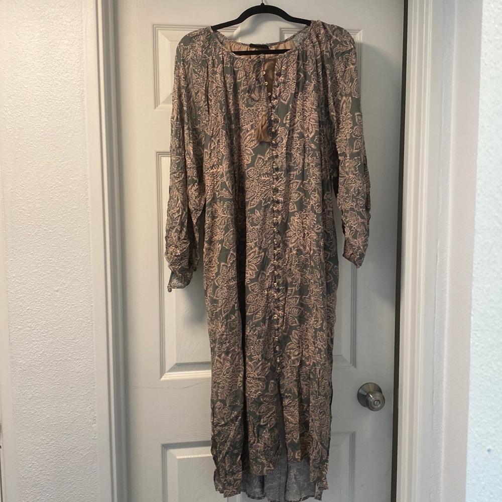 Brand new boho Vici midi dress. Tie neck. Buttons down the front. Lined.